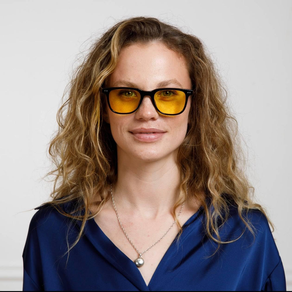 Reader using lightweight optical glasses
